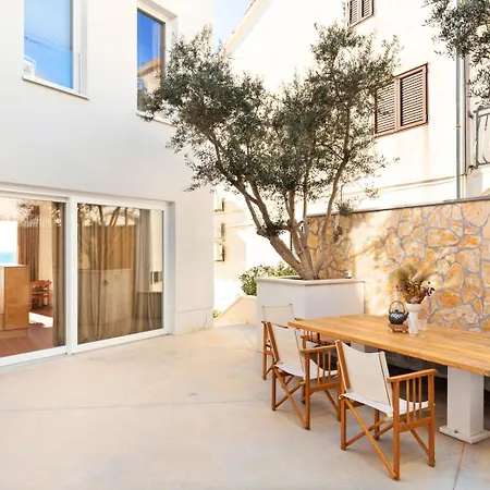 Casa de Férias Milnamour, Whole House By The Sea With Parking Hvar Town